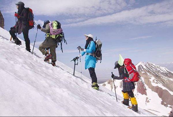 تعداد فوتیهای سقوط بهمن در تهران به ۱۰ نفر رسید