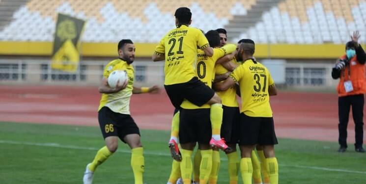 پیروزی پرگل سپاهان برابر نساجی در نیمه اول