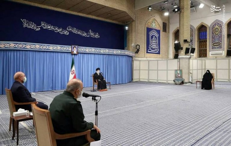 عکس/ ترجمه آیه نصب شده در حسینیه امام خمینی(ره)