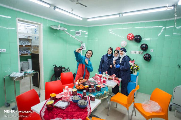 عکس/ شب یلدای پرستاران در بیمارستان
