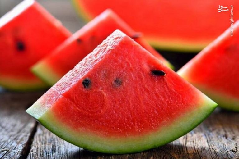 فوزیه، لب به هندوانه نزد !
