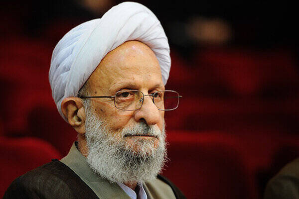ادامه درمان آیت الله مصباح یزدی در یکی از بیمارستانهای تهران