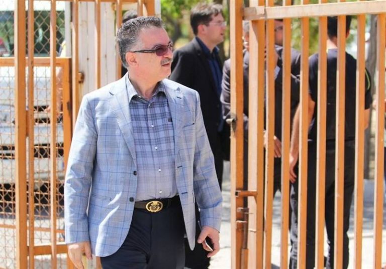 پادرمیانی زنوزی برای حل اختلاف نصیرزاده و مدیرعامل