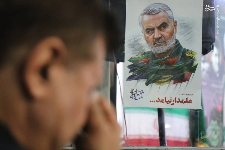 عکس «حاج قاسم» روی پیراهن زن فمینیسم!