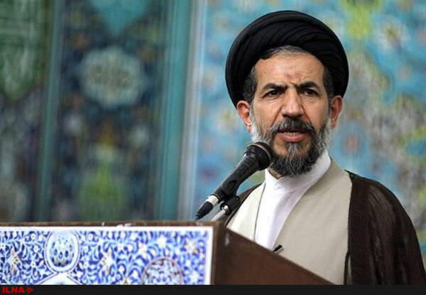 حجت الاسلام ابوترابیفرد در مراسم ۱۲ بهمن حرم امام (ره) سخنرانی میکند