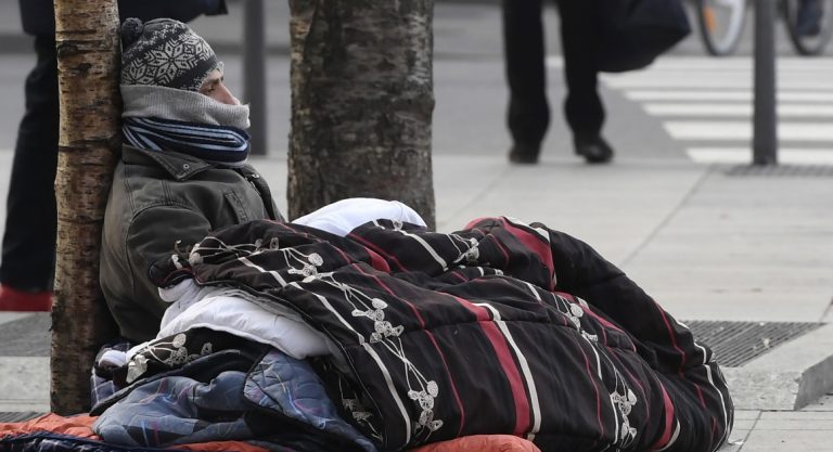 آواره شدن افراد بی سرپناه، به دنبال تعطیلی دو گرمخانه در ملارد و شهر قدس – خبرگزاری هرانا