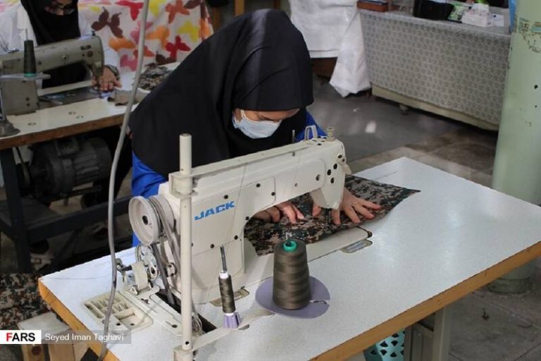 چرخ این کارگاه خیاطی را انسانهای خاص میچرخانند! +عکس