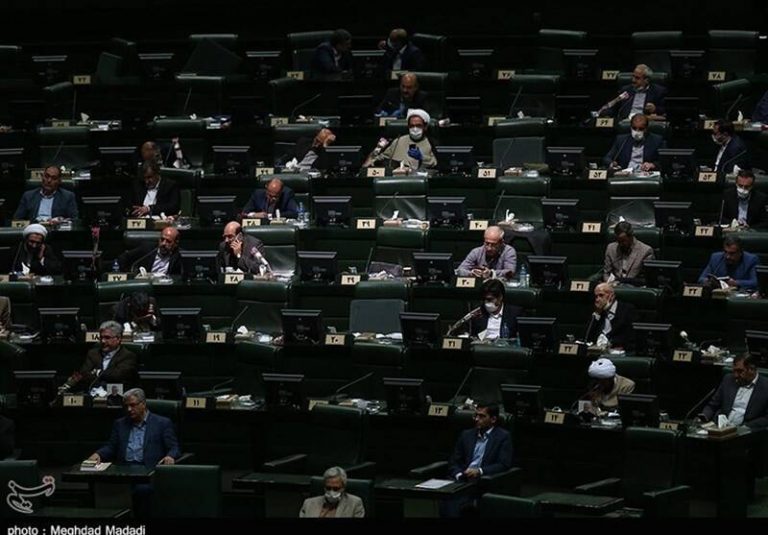 ممنوعیت ادامه تحصیل و داشتن تابعیت مضاعف برای نمایندگان