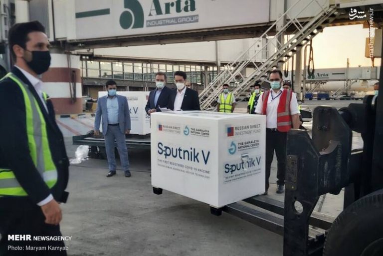 هواپیمای واکسن کرونای روسی در فرودگاه امام نشست