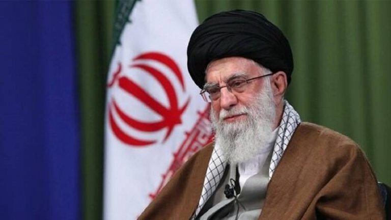 حضور رهبر انقلاب در تظاهرات شهر مشهد علیه رژیم پهلوی +عکس
