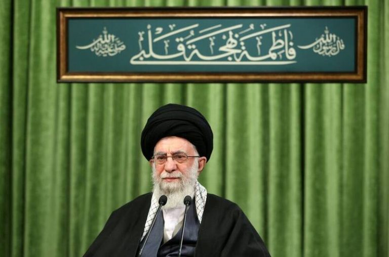 فرماندهان و کارکنان نیروی هوایی ارتش با رهبر انقلاب دیدار میکنند