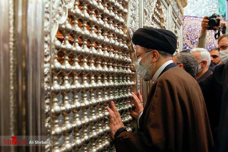 عکس/ آیت الله رئیسی در حرمین شریفین کاظمین