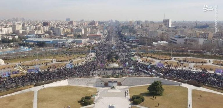 تصویری از فراز میدان آزادی و حضور جمعیت در راهپیمایی ۲۲ بهمن