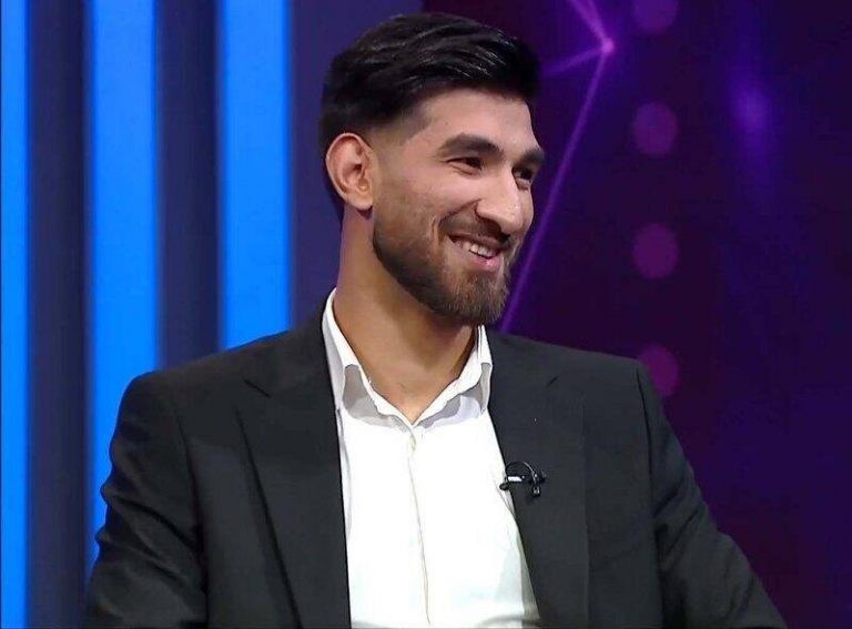 مغانلو در یک صورت پرسپولیسی میشود