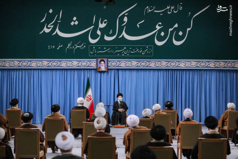 عکس/ترجمه حدیث نصبشده در حسینیه امام خمینی(ره)