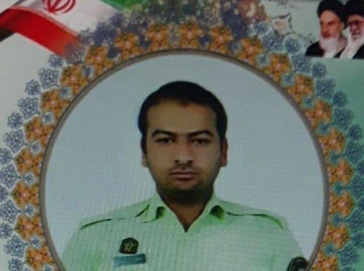 تصویری از شهید مدافع وطن و کودک خردسالش