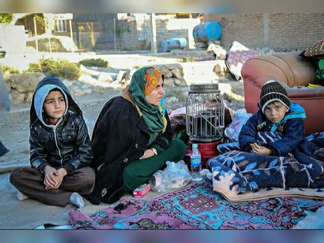 وعده های واهی و بی تدبیری مسئولان؛ رنج و مشقت مردم زلزله زده سی سخت / تصاویر – خبرگزاری هرانا