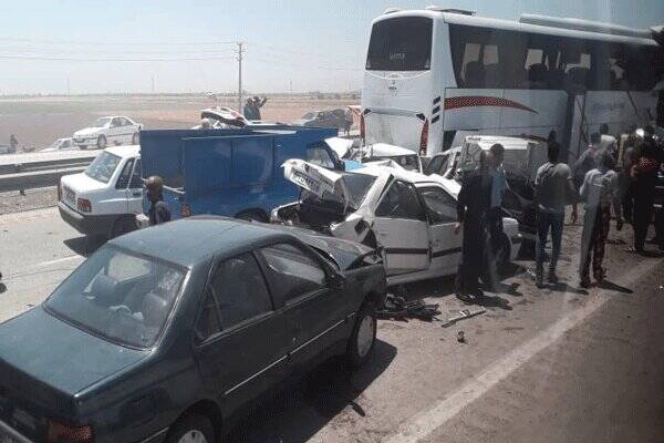 ۶۰ مصدوم در تصادف زنجیرهای در زنجان