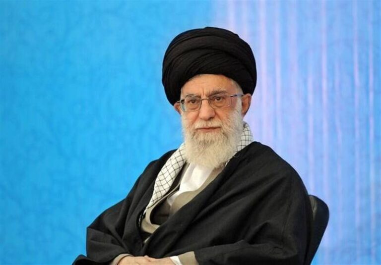 عکس/ ترجمه کتیبه نصب شده در حسینیه امام خمینی (ره)