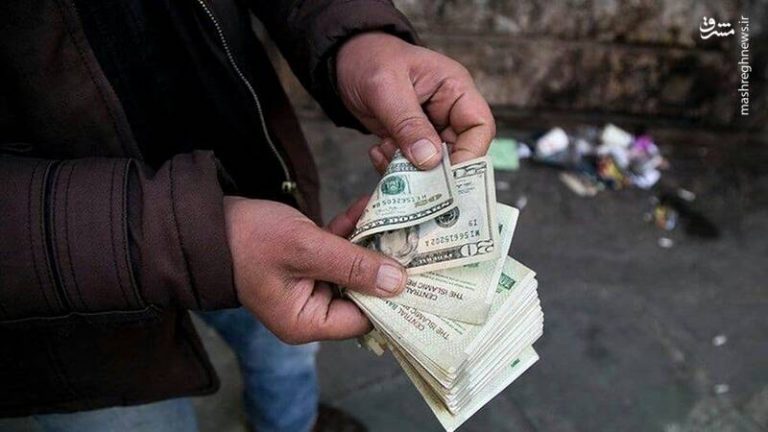 بازی با قیمت دلار در دولت دلار بازها/ رقابت بین دلار واعظی و دلار روحانی
