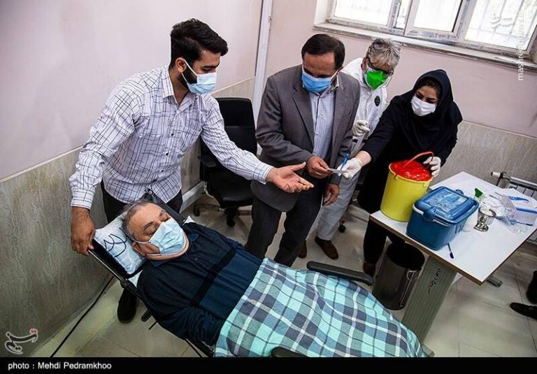 عکس/ تزریق واکسن کرونا به جانبازان خوزستانی