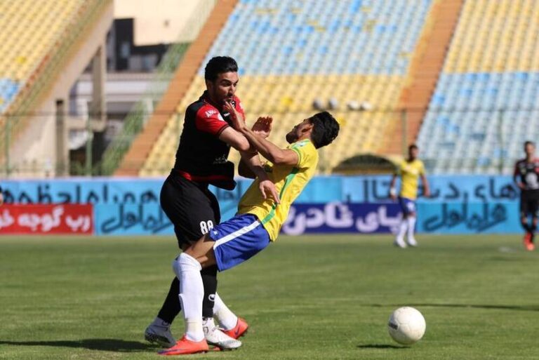 تساوی پرسپولیس مقابل صنعت نفت در نیمه اول