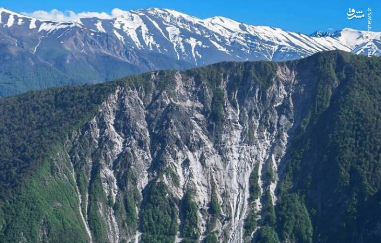 عکس/ بهار و زمستان در یک قاب