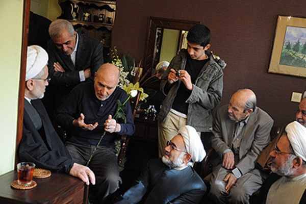خاتمی صدای جوانان اصلاحطلب را خفه کرد/ میلیشیای مجاهدین به خط شدند