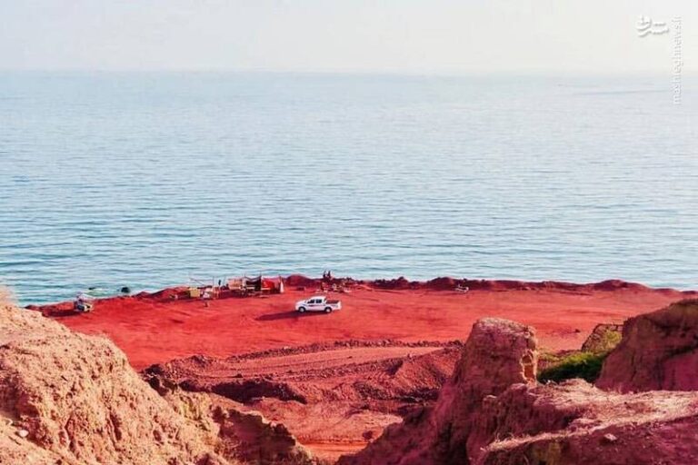 عکس/ ساحل سرخ جزیره هرمز