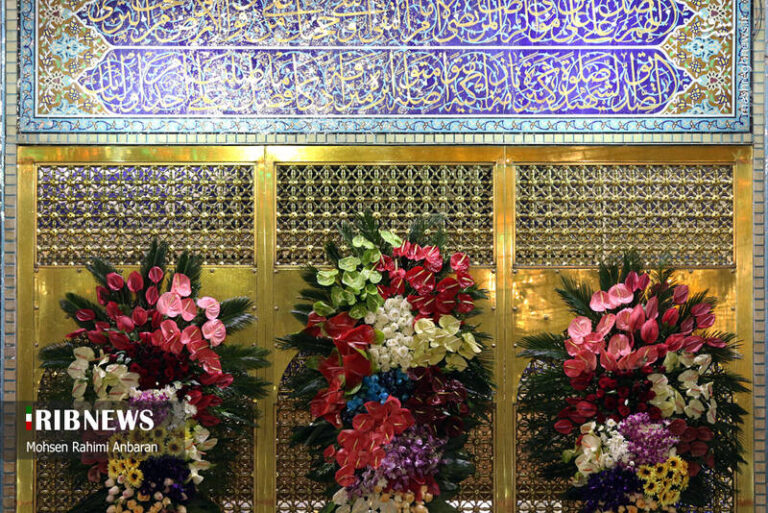 عکس/ جشن عید مبعث در حرم مطهر رضوی
