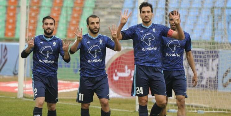 مهاجم پیکان: باید ۲ پنالتی برای استقلال گرفته میشد