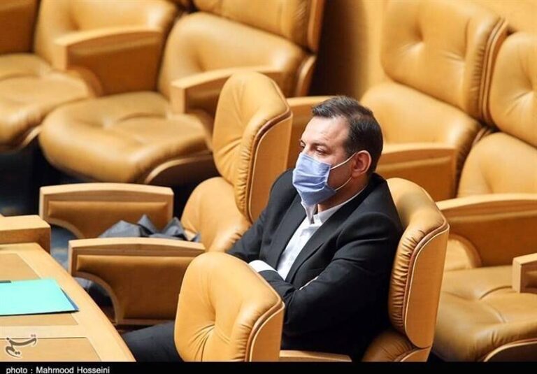 عزیزی خادم: آواری از مشکلات بر سرمان ریخت
