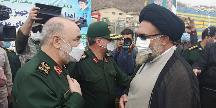 عکس/ فرمانده کل سپاه در شهر زلزلهزده سیسخت