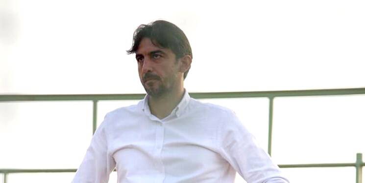 مگر مجیدی در مورد رضایتنامه بازیکن نظر می دهد که من بدهم/آقای کمالوند، قائدی را رایگان می فروشید؟