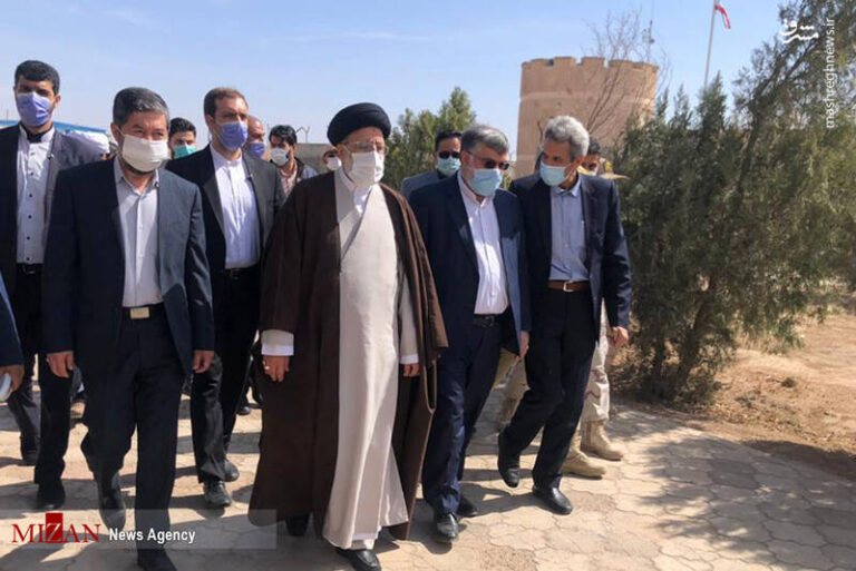 عکس/ بازدید حجتالاسلام رئیسی از مرز دوغارون