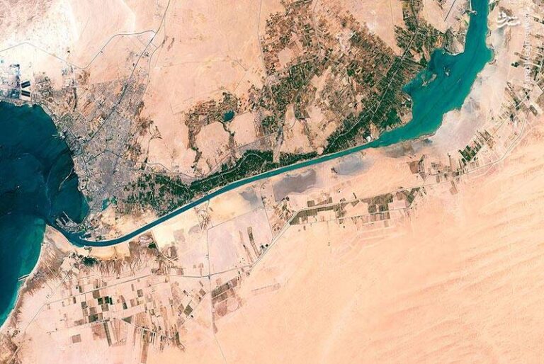 کانال سوئز بسته شد