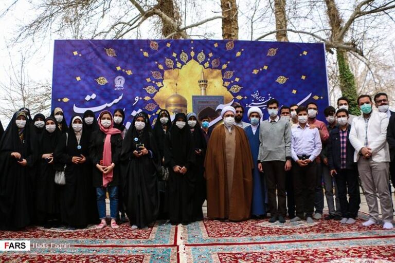 عکس/ نشست صمیمی جمعی از نخبگان با تولیت آستان قدس