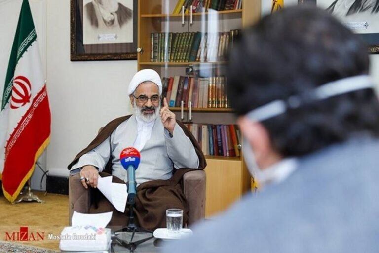 کمک سپاه به دولت فعلی از دولتهای قبلی بیشتر است/ ترامپ، میوه کار اوباما را چید