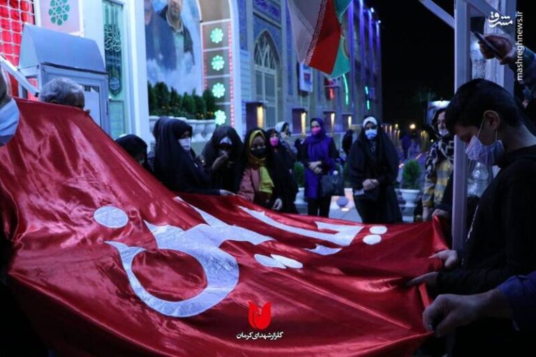عکس/ مهمان ویژه شب گذشته مزار حاج قاسم