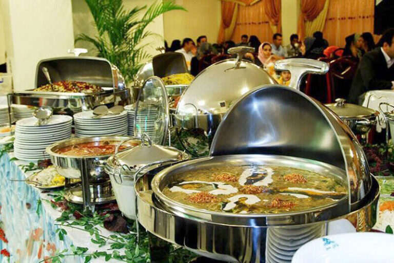 کرونا در رستوران ها نشسته است