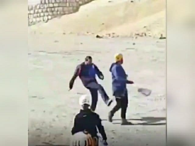 پس از واکنش امام جمعه شهر درچه؛ تمرین صخره نوردان زن در کوه سفید اصفهان ممنوع شد – خبرگزاری هرانا