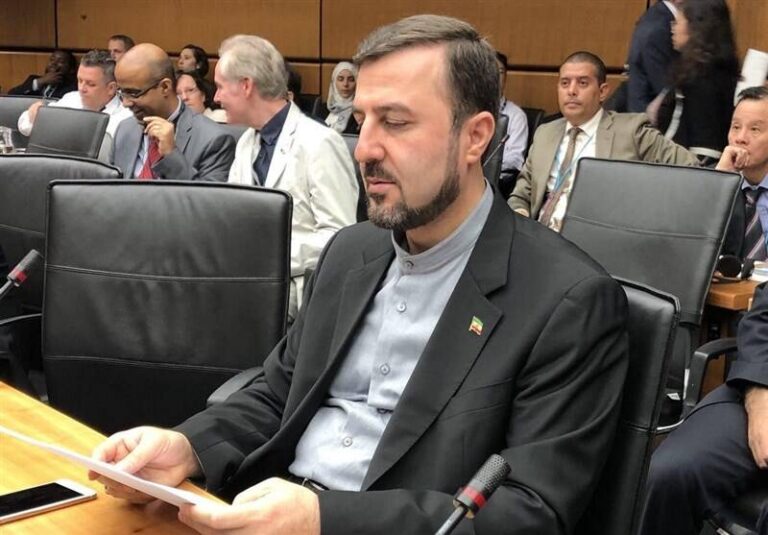 جنجال بر سر پاسخ غریب آبادی به یک ضدانقلاب در وین +فیلم