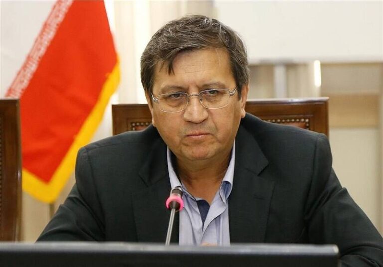 همتی: اولین پرداخت ارزی برای واردات فوری واکسن انجام شد