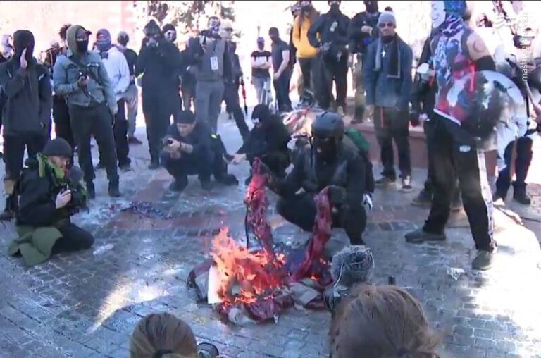 فروشگاههای پورتلند آمریکا به آتش کشیده شد