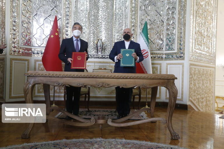 نویسنده فلسطینی: “سند جامع” سیلی مستقیم ایران و چین به آمریکا بود