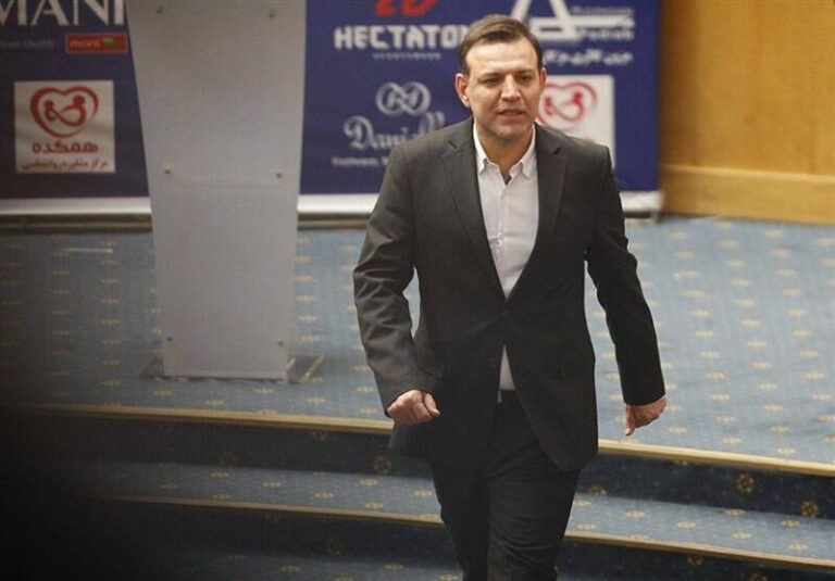 ۴۸ ساعت پس از انتخاب خورشیدی؛ عزیزی خادم: نگاه ما شایستهسالاری است!