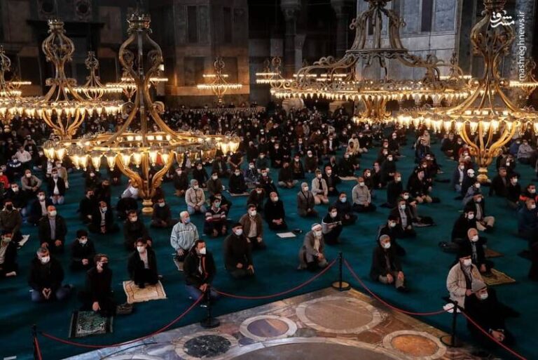 عکس/ برگزاری نخستین نماز جمعه ماه رمضان در مسجد ایاصوفیه