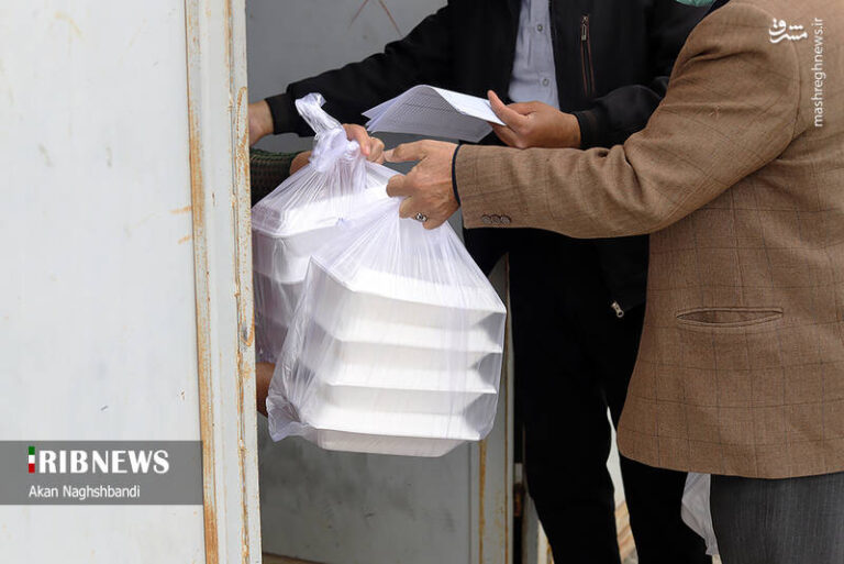 عکس/ اطعام نیازمندان همزمان با ماه مبارک رمضان