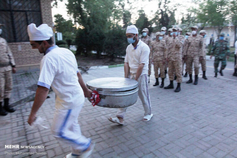 عکس/ افطاری در پادگان