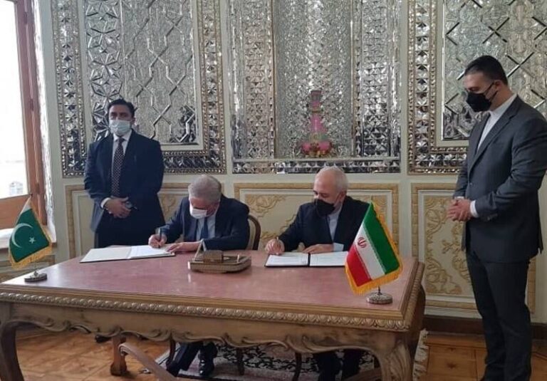 امضای یادداشت تفاهم ایجاد بازارچه های مرزی بین ایران و پاکستان